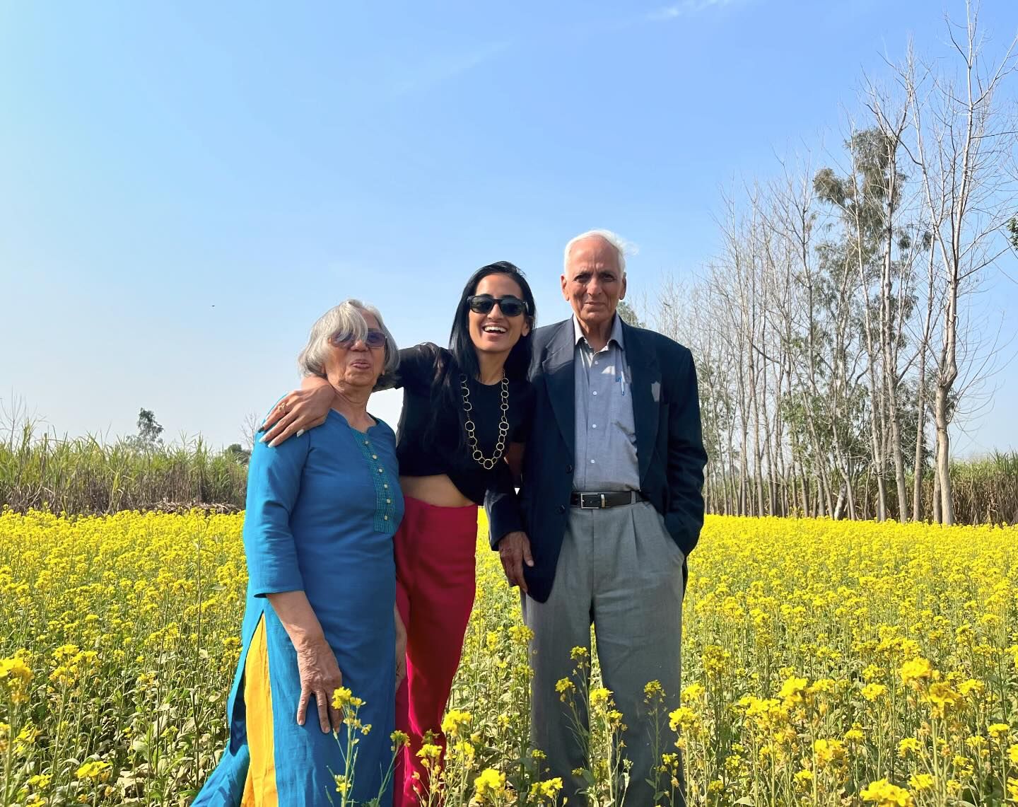 Vineeta with her Parents (Sources: Instagram)